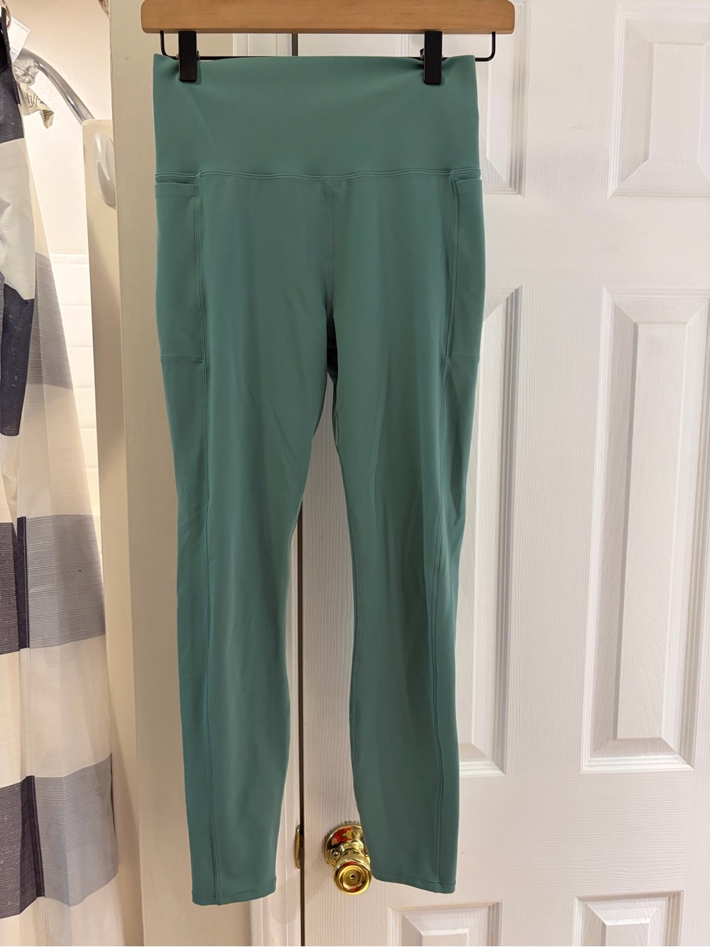 Vuori Stride Performance Leggings with pockets green small - Picture 3 of 7